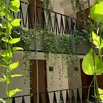 New! Luxury Top Floor Condo-Steps To 5Th-Fast Wifi