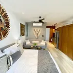 New! Luxury Top Floor Condo-Steps To 5Th-Fast Wifi