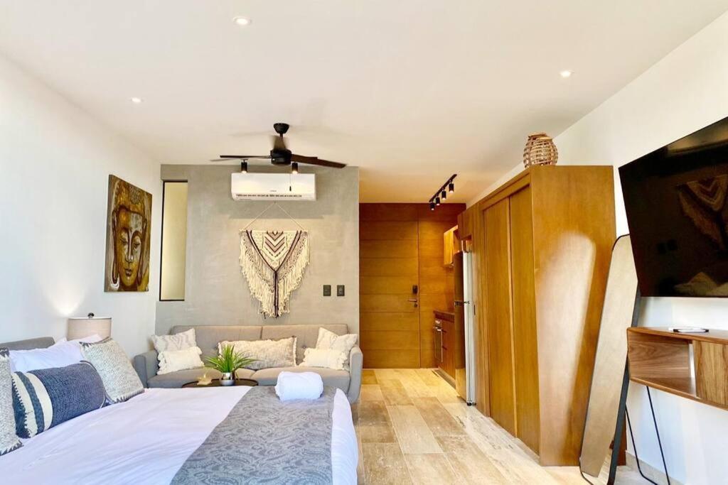 New! Luxury Floor Condo-steps To 5th-fast Wifi Playa del Carmen