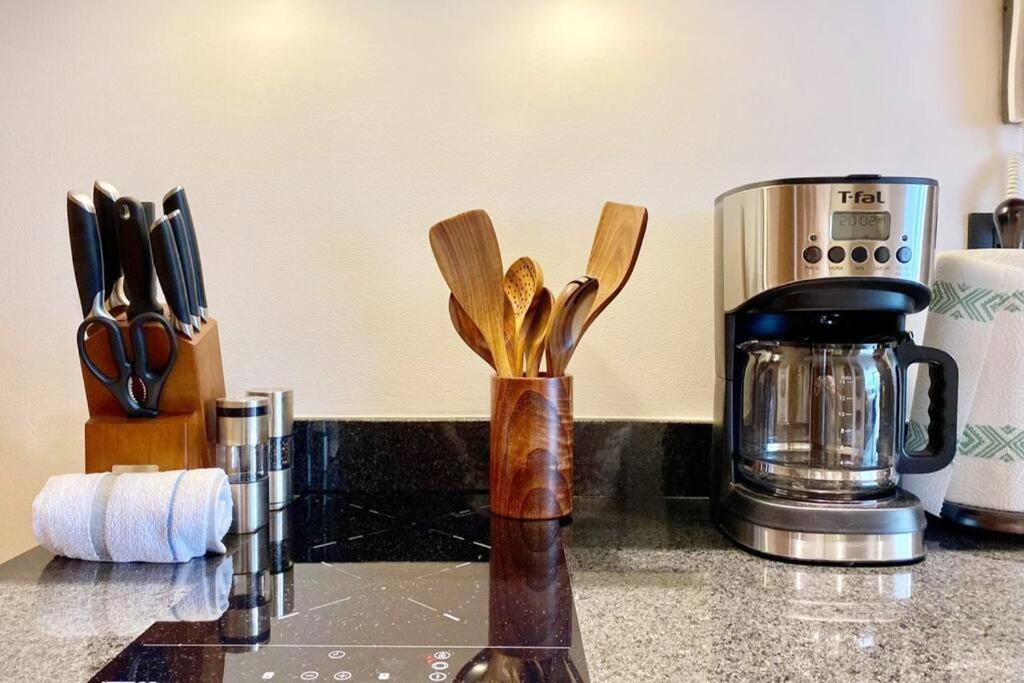 New! Luxury Floor Condo-steps To 5th-fast Wifi *