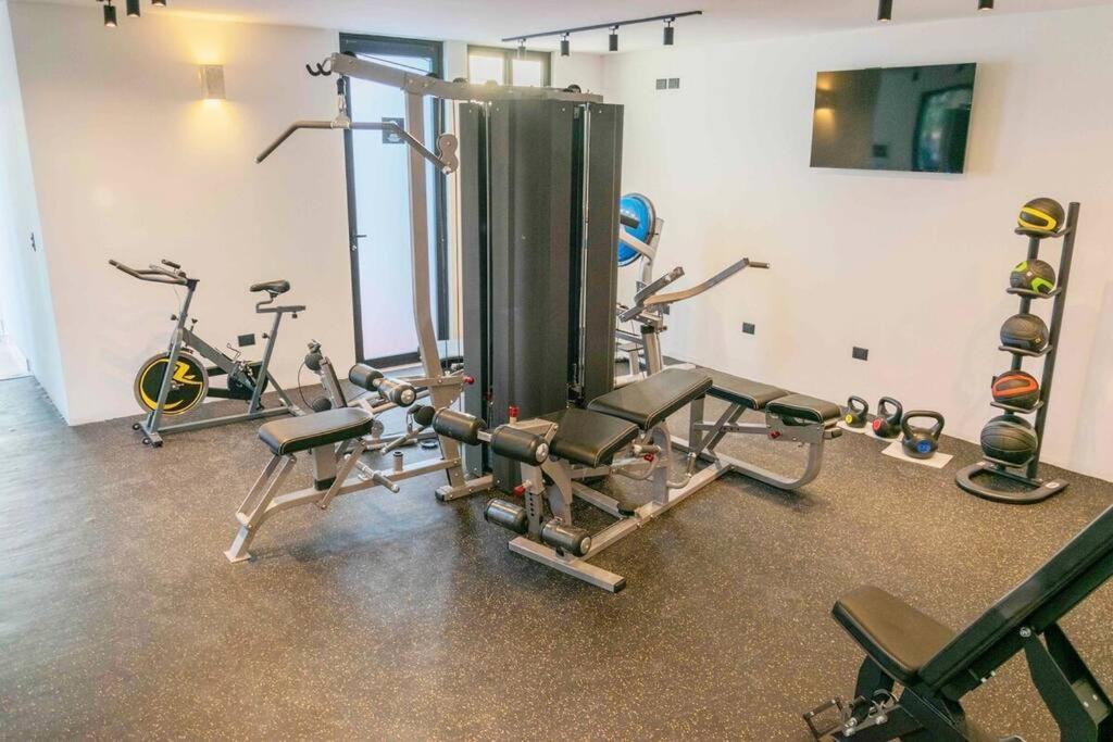 New! Luxury Floor Condo-steps To 5th-fast Wifi